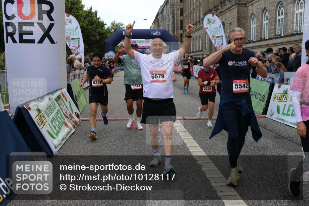 06.09.2026 - CURREX Alsterlauf Strokosch-Dieckow http://msf.ph/oto/10128117 06.09.2026 10:01:54 Ziel 2040, 2229, 2375, 2977, 3150, 3322, 3448, 3563, 3618, 4117, 4162, 4608, 4618, 5186, 5265, 5380, 5542, 5679, 5899, 6171, 6341, 8096, 8122 meine-sportfotos.de