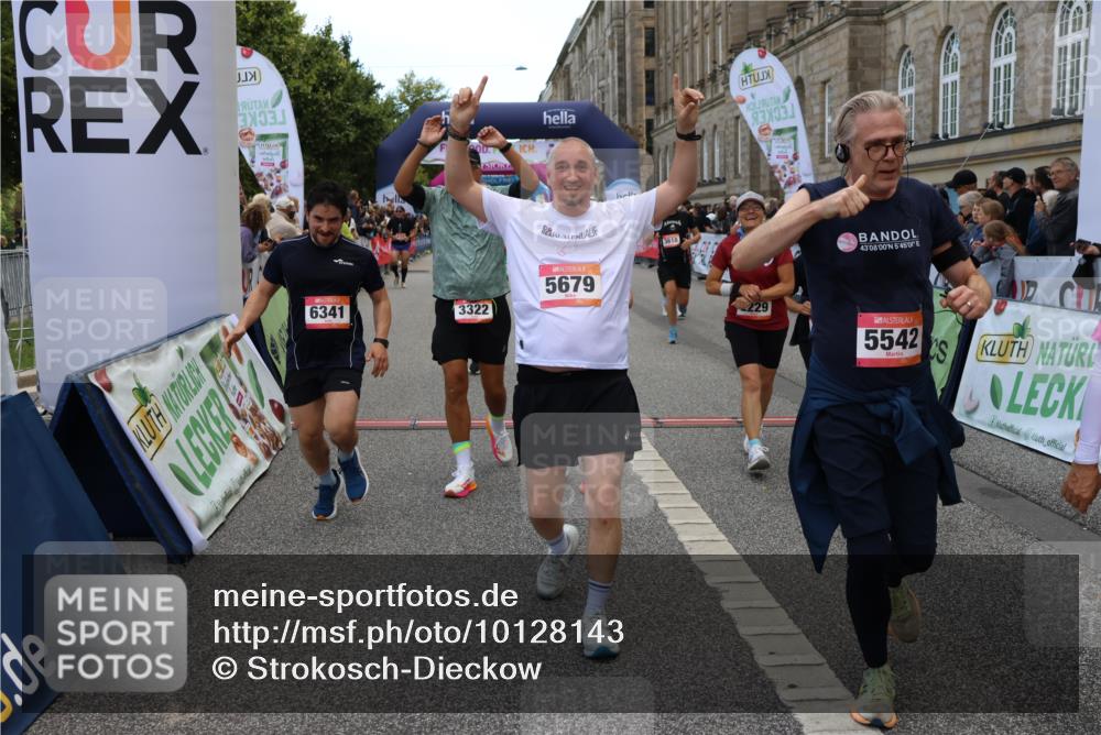 06.09.2026 - CURREX Alsterlauf Strokosch-Dieckow http://msf.ph/oto/10128143 06.09.2026 10:01:54 Ziel 2040, 2229, 2375, 2977, 3150, 3322, 3448, 3563, 3618, 4117, 4162, 4608, 4618, 5186, 5265, 5380, 5542, 5679, 5899, 6171, 6341, 8096, 8122 meine-sportfotos.de