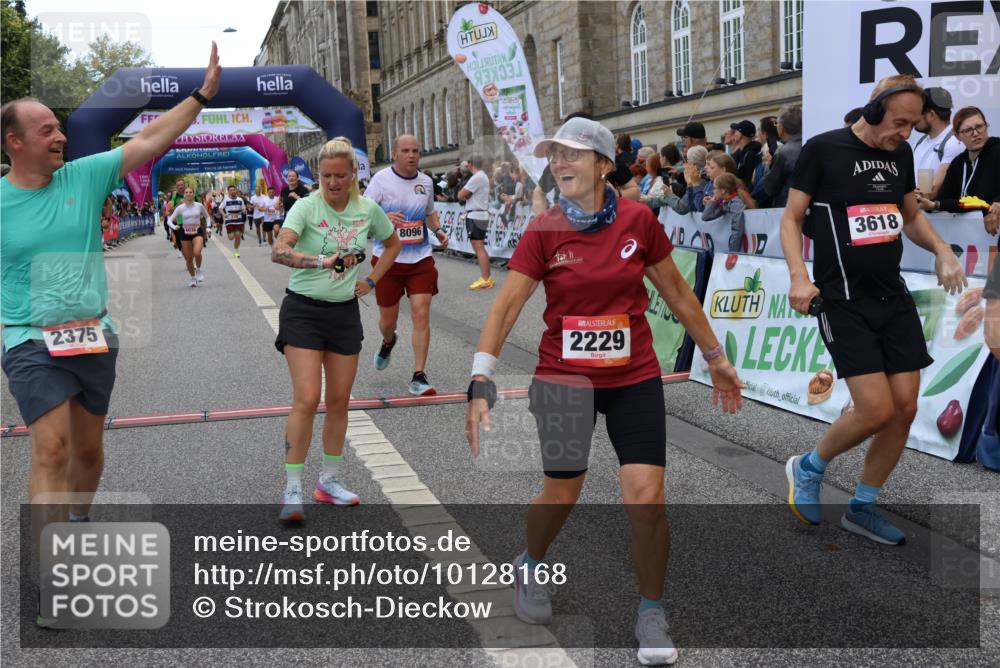 06.09.2026 - CURREX Alsterlauf Strokosch-Dieckow http://msf.ph/oto/10128168 06.09.2026 10:01:57 Ziel 2040, 2113, 2229, 2375, 2775, 3150, 3322, 3448, 3585, 3618, 4127, 4618, 5265, 5380, 5542, 5679, 5769, 5899, 6171, 6208, 6341, 8096 meine-sportfotos.de