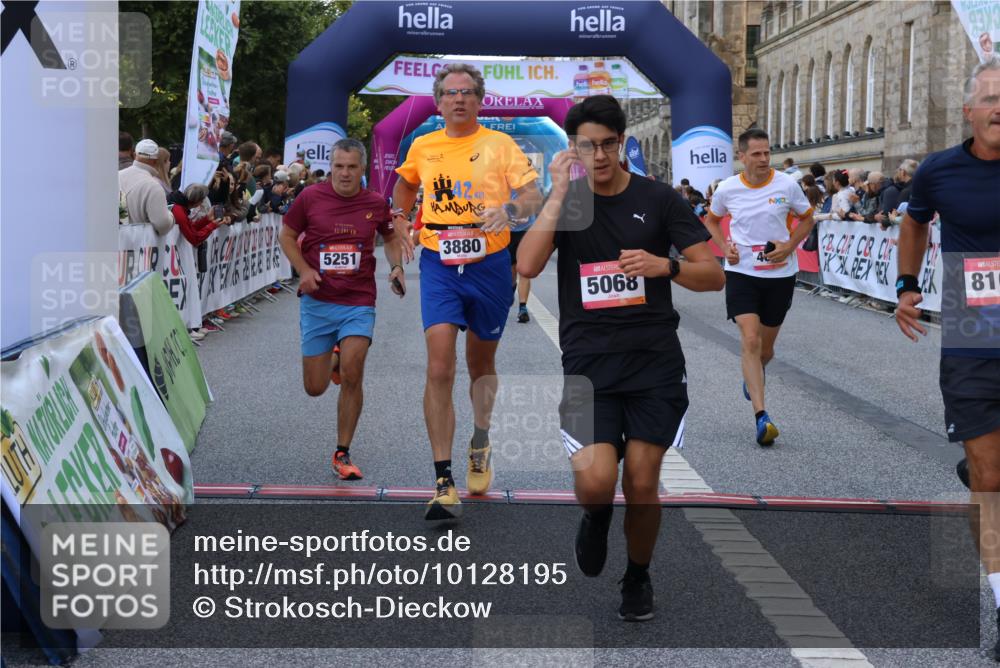 06.09.2026 - CURREX Alsterlauf Strokosch-Dieckow http://msf.ph/oto/10128195 06.09.2026 09:49:07 Ziel 2693, 3533, 3880, 3898, 4037, 4579, 4785, 5034, 5068, 5251, 5378, 5400, 5448, 5992, 6041, 6124, 6236, 6245, 6380, 8106 meine-sportfotos.de
