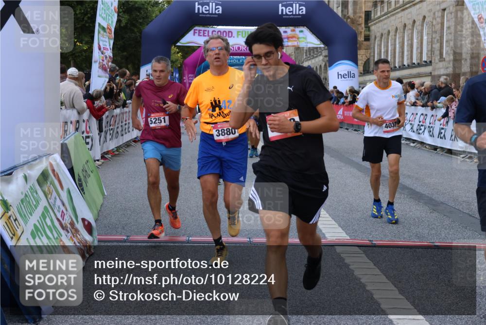 06.09.2026 - CURREX Alsterlauf Strokosch-Dieckow http://msf.ph/oto/10128224 06.09.2026 09:49:07 Ziel 2693, 3533, 3880, 3898, 4037, 4579, 4785, 5034, 5068, 5251, 5378, 5400, 5448, 5992, 6041, 6124, 6236, 6245, 6380, 8106 meine-sportfotos.de