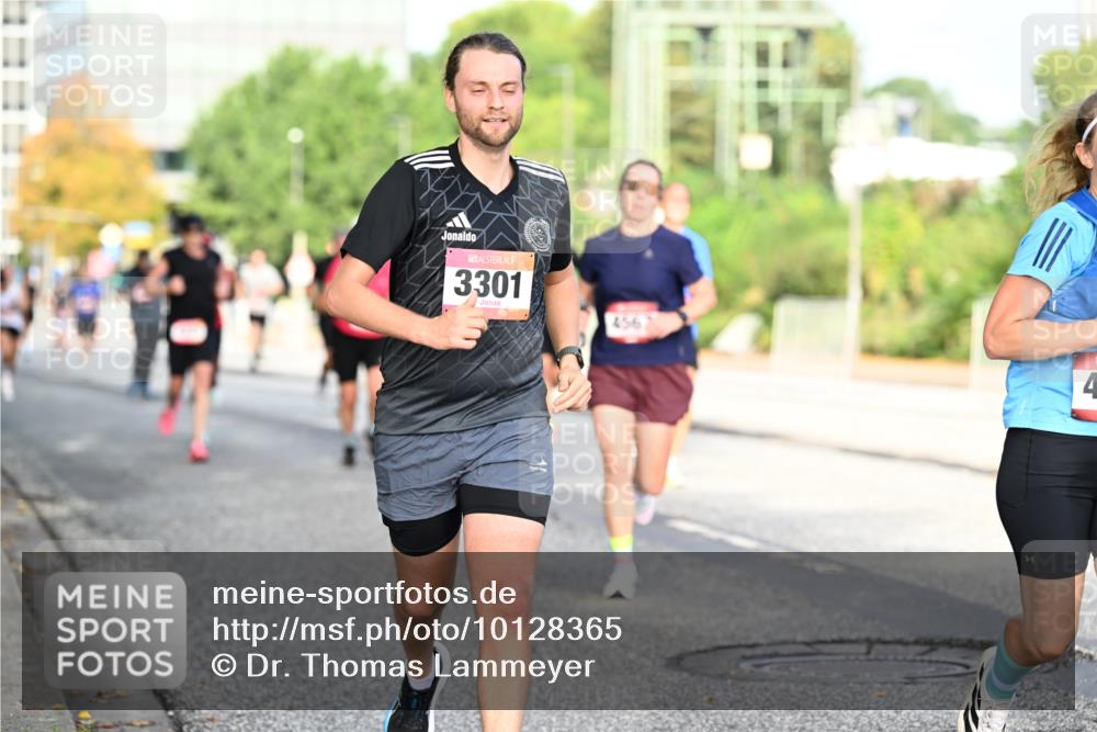 06.09.2026 - CURREX Alsterlauf Dr. Thomas Lammeyer http://msf.ph/oto/10128365 06.09.2026 09:48:59 Laufen 3301, 4 meine-sportfotos.de
