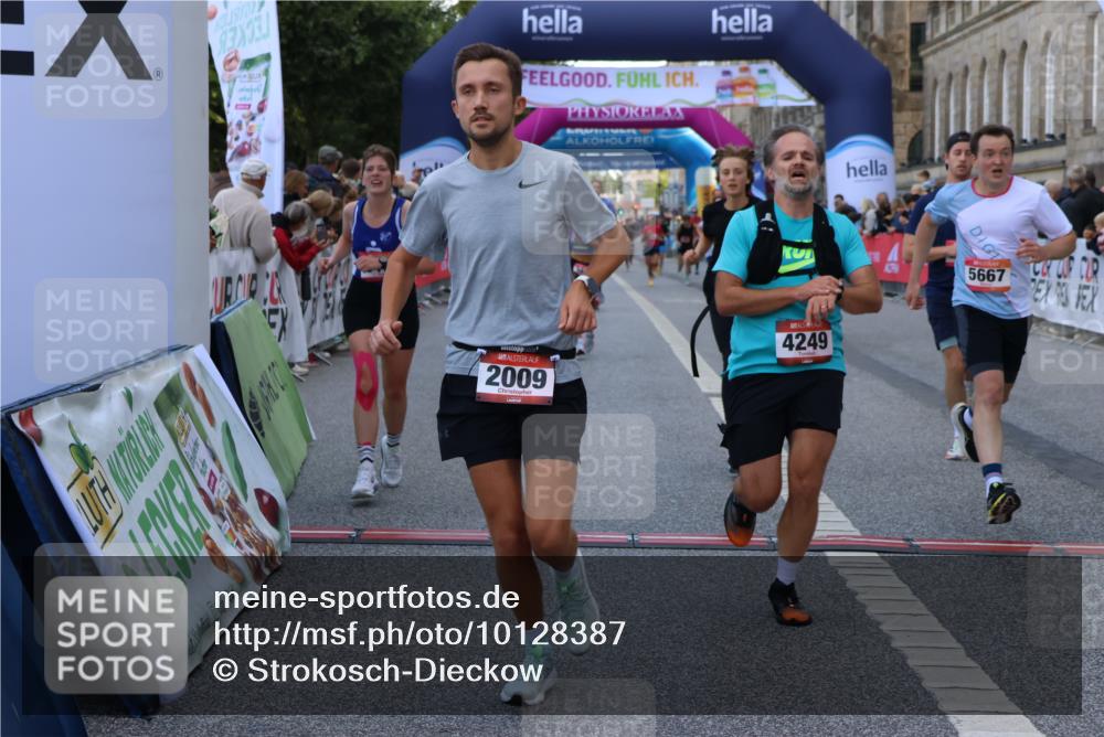 06.09.2026 - CURREX Alsterlauf Strokosch-Dieckow http://msf.ph/oto/10128387 06.09.2026 09:49:16 Ziel 2009, 2216, 3383, 3845, 3898, 4249, 5331, 5448, 5667, 5924, 6173, 6380, 6415, 8065 meine-sportfotos.de