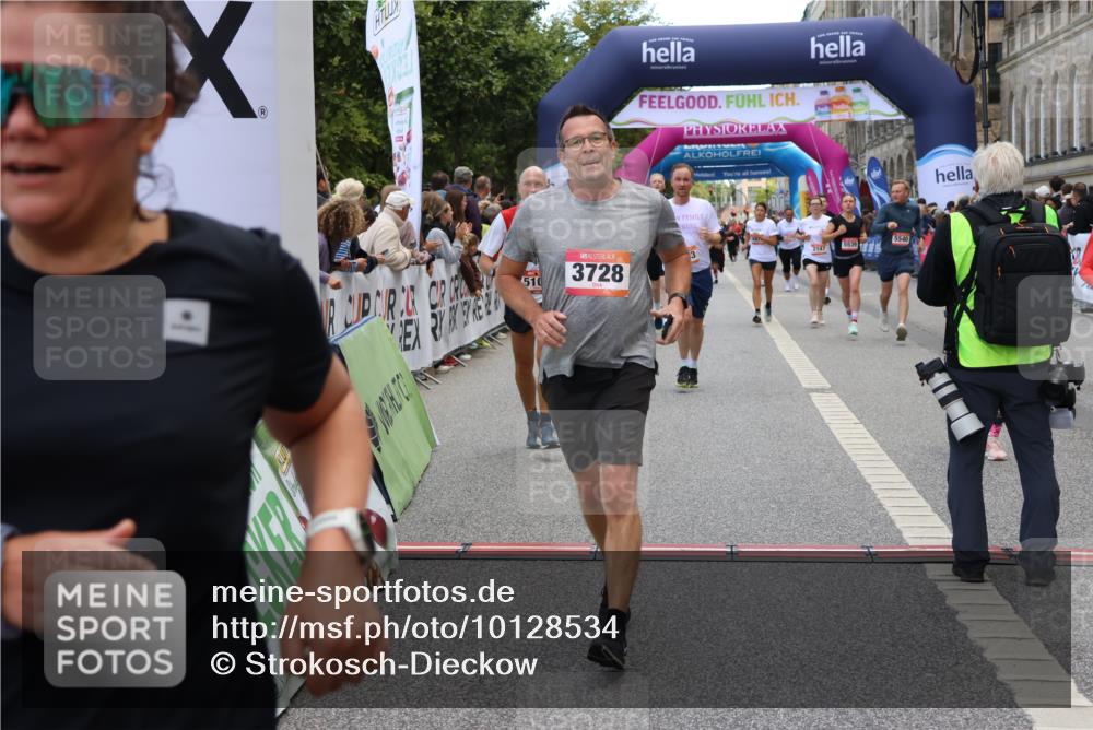 06.09.2026 - CURREX Alsterlauf Strokosch-Dieckow http://msf.ph/oto/10128534 06.09.2026 10:02:15 Ziel 2147, 2389, 2513, 2700, 3090, 3613, 3728, 3800, 4097, 4459, 4734, 4872, 5109, 5485, 5539, 5540, 5728, 5772, 6207, 6383, 8175 meine-sportfotos.de