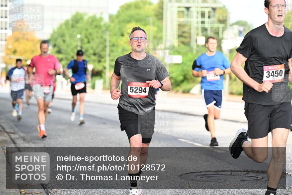 06.09.2026 - CURREX Alsterlauf Dr. Thomas Lammeyer http://msf.ph/oto/10128572 06.09.2026 09:49:21 Laufen 5294, 3450 meine-sportfotos.de