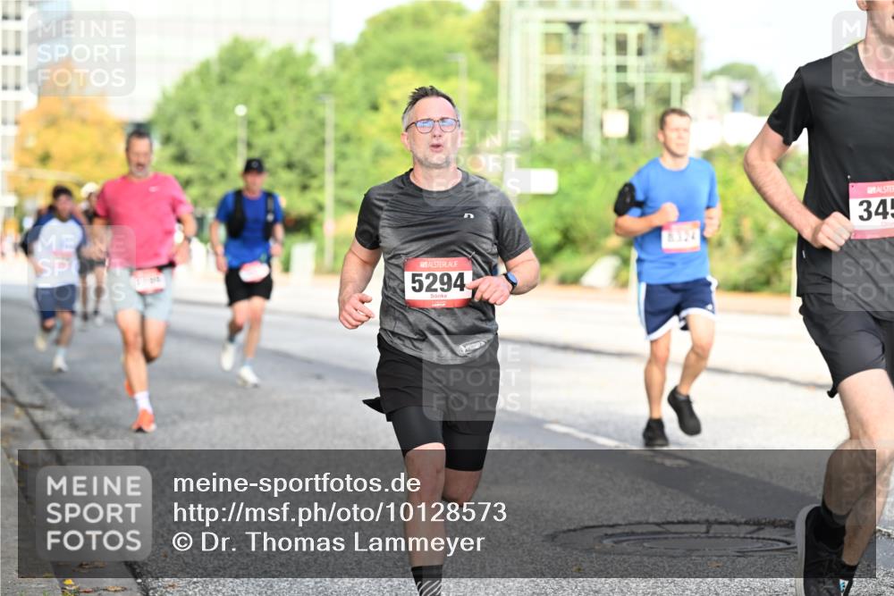 06.09.2026 - CURREX Alsterlauf Dr. Thomas Lammeyer http://msf.ph/oto/10128573 06.09.2026 09:49:21 Laufen 5294, 345 meine-sportfotos.de