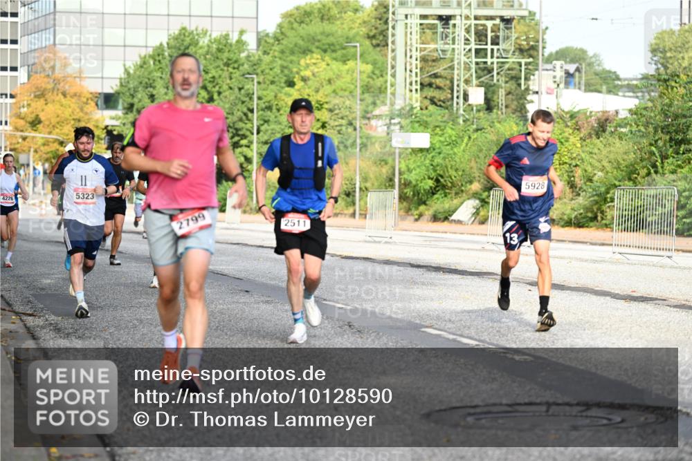 06.09.2026 - CURREX Alsterlauf Dr. Thomas Lammeyer http://msf.ph/oto/10128590 06.09.2026 09:49:23 Laufen 4226, 11, 5323, 2799, 2511, 13, 5928 meine-sportfotos.de