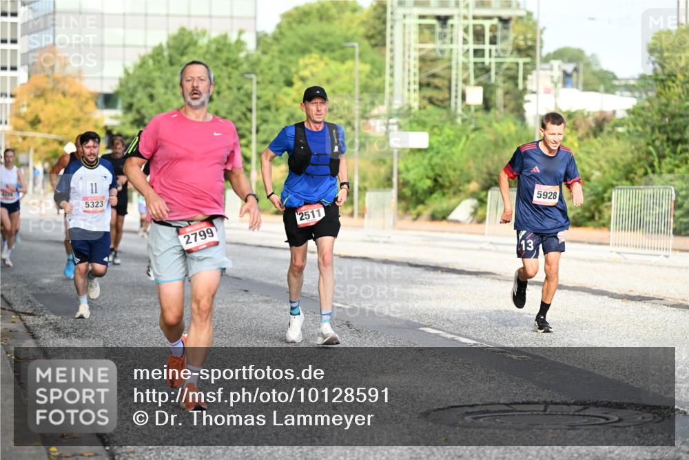 06.09.2026 - CURREX Alsterlauf Dr. Thomas Lammeyer http://msf.ph/oto/10128591 06.09.2026 09:49:23 Laufen 11, 5323, 2799, 2511, 5928 meine-sportfotos.de