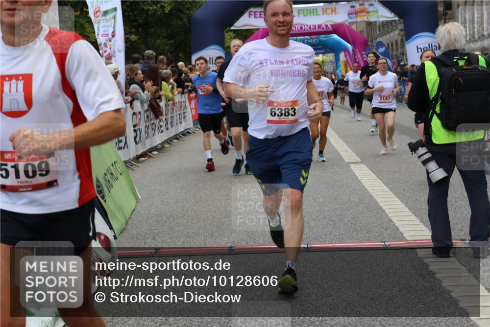 06.09.2026 - CURREX Alsterlauf Strokosch-Dieckow http://msf.ph/oto/10128606 06.09.2026 10:02:17 Ziel 2147, 2389, 2513, 2700, 3613, 3728, 3800, 4097, 4363, 4459, 4817, 4872, 5079, 5109, 5539, 5540, 5728, 5772, 5893, 6207, 6383, 8175 meine-sportfotos.de