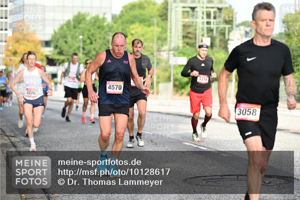 06.09.2026 - CURREX Alsterlauf Dr. Thomas Lammeyer http://msf.ph/oto/10128617 06.09.2026 09:49:28 Laufen 4226, 4570, 3316, 3058 meine-sportfotos.de