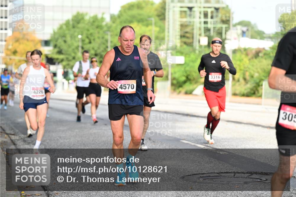 06.09.2026 - CURREX Alsterlauf Dr. Thomas Lammeyer http://msf.ph/oto/10128621 06.09.2026 09:49:28 Laufen 4226, 4570, 3316, 305 meine-sportfotos.de