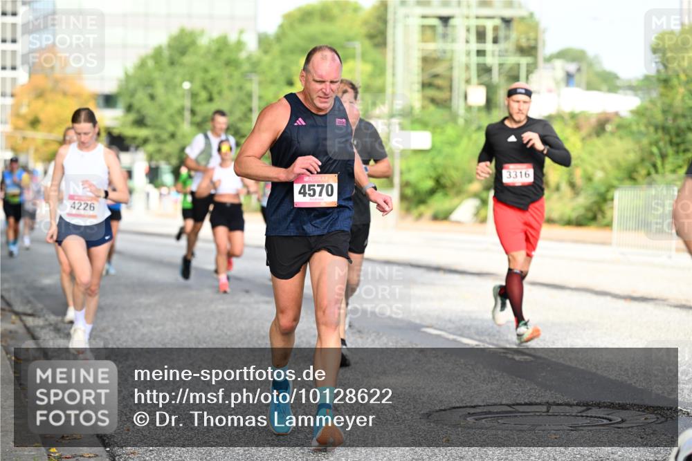 06.09.2026 - CURREX Alsterlauf Dr. Thomas Lammeyer http://msf.ph/oto/10128622 06.09.2026 09:49:28 Laufen 4226, 4570, 3316 meine-sportfotos.de