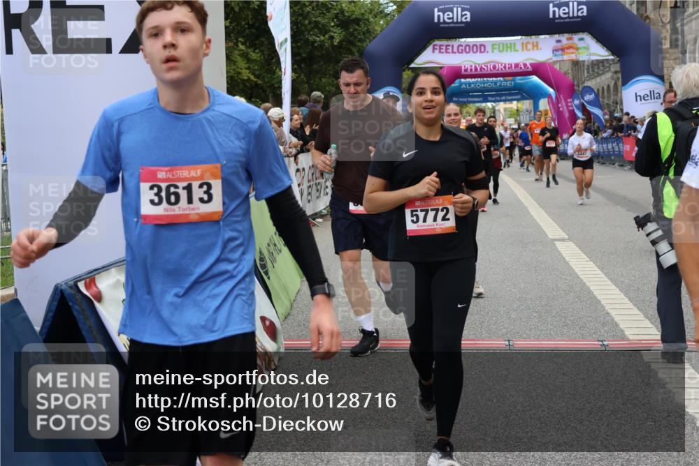 06.09.2026 - CURREX Alsterlauf Strokosch-Dieckow http://msf.ph/oto/10128716 06.09.2026 10:02:21 Ziel 2147, 2389, 2700, 3447, 3613, 3728, 4363, 4459, 4817, 4872, 5075, 5079, 5109, 5328, 5539, 5540, 5655, 5772, 5893, 6207, 6383 meine-sportfotos.de