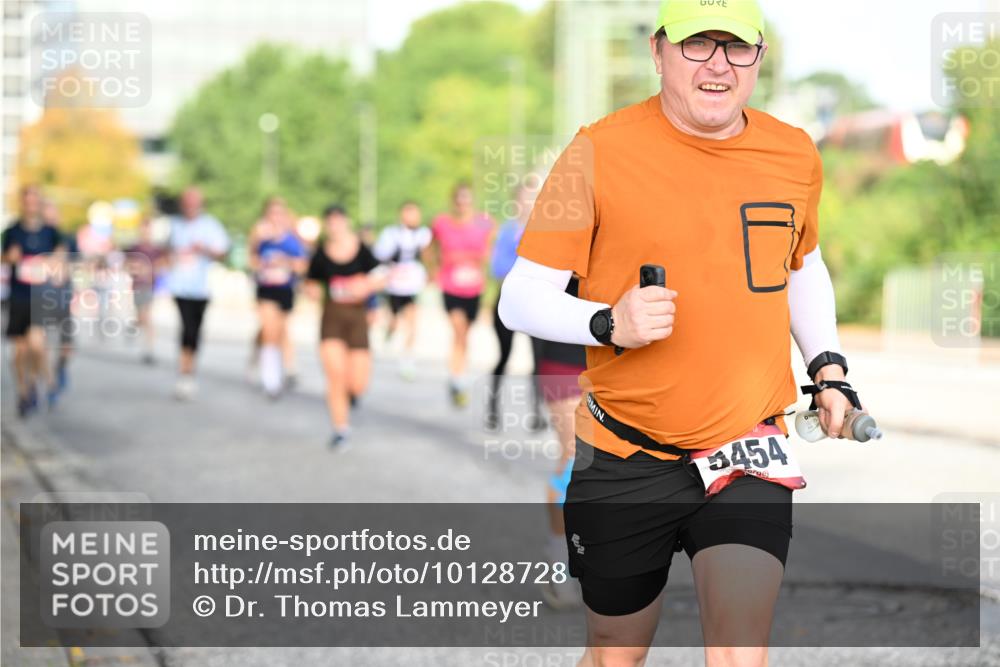 06.09.2026 - CURREX Alsterlauf Dr. Thomas Lammeyer http://msf.ph/oto/10128728 06.09.2026 09:49:40 Laufen 454 meine-sportfotos.de