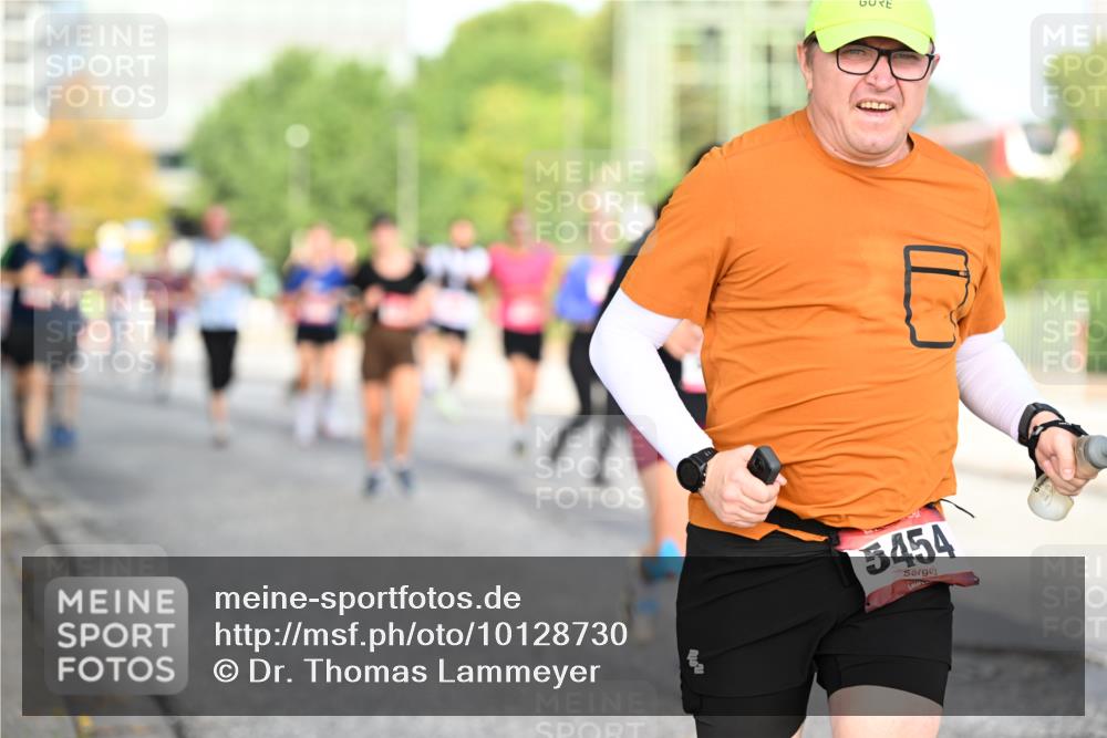 06.09.2026 - CURREX Alsterlauf Dr. Thomas Lammeyer http://msf.ph/oto/10128730 06.09.2026 09:49:40 Laufen 5454 meine-sportfotos.de