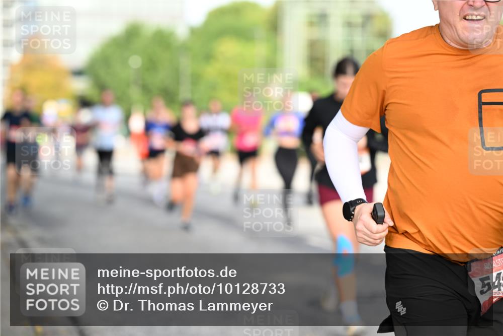 06.09.2026 - CURREX Alsterlauf Dr. Thomas Lammeyer http://msf.ph/oto/10128733 06.09.2026 09:49:41 Laufen 54 meine-sportfotos.de
