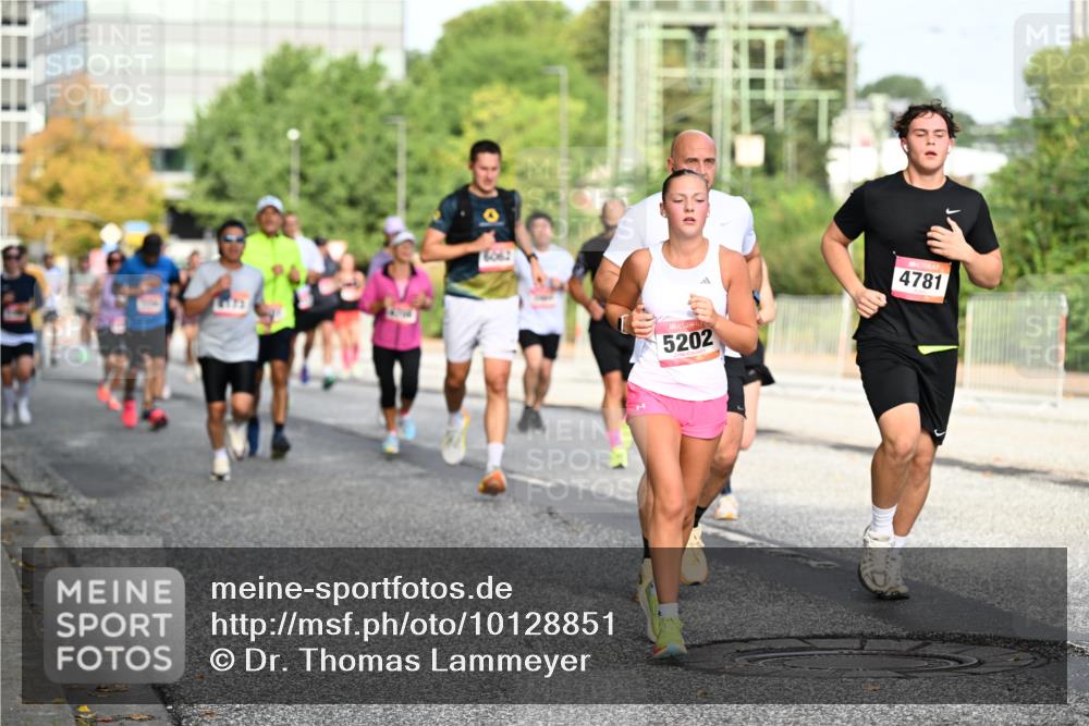 06.09.2026 - CURREX Alsterlauf Dr. Thomas Lammeyer http://msf.ph/oto/10128851 06.09.2026 09:49:53 Laufen 4575, 5202, 4781 meine-sportfotos.de