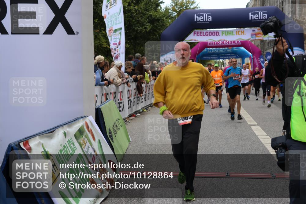 06.09.2026 - CURREX Alsterlauf Strokosch-Dieckow http://msf.ph/oto/10128864 06.09.2026 10:02:29 Ziel 2486, 2488, 2817, 2886, 3062, 3447, 3790, 3858, 3882, 4817, 5075, 5079, 5328, 5517, 5655, 6152, 6174, 6233, 8331 meine-sportfotos.de