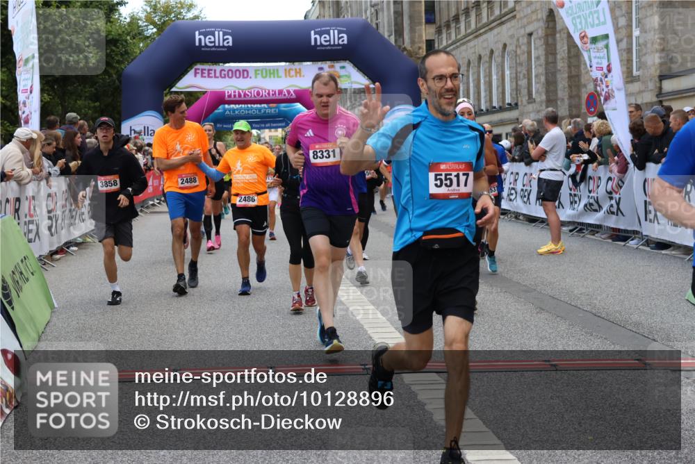 06.09.2026 - CURREX Alsterlauf Strokosch-Dieckow http://msf.ph/oto/10128896 06.09.2026 10:02:33 Ziel 2135, 2486, 2488, 2817, 2886, 3062, 3089, 3447, 3584, 3790, 3858, 3882, 4173, 4325, 4550, 4594, 4624, 5379, 5517, 5655, 5908, 6152, 6174, 6203, 6233, 8268, 8331 meine-sportfotos.de