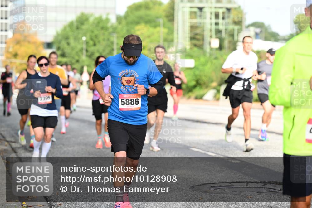 06.09.2026 - CURREX Alsterlauf Dr. Thomas Lammeyer http://msf.ph/oto/10128908 06.09.2026 09:49:59 Laufen 3395, 5886 meine-sportfotos.de