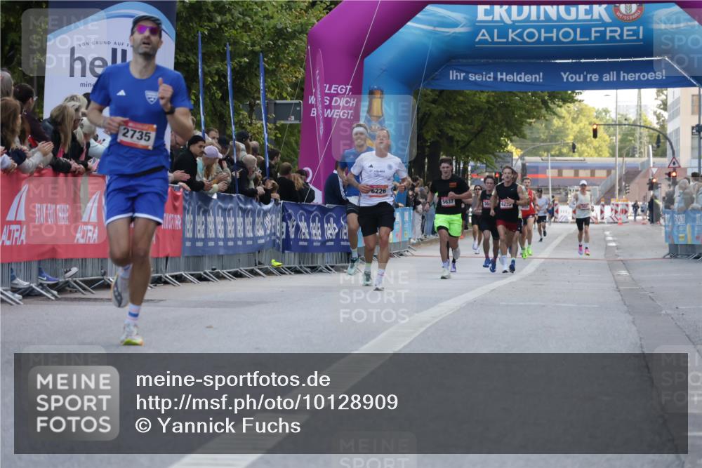 06.09.2026 - CURREX Alsterlauf Yannick Fuchs http://msf.ph/oto/10128909 06.09.2026 09:37:16 Ziel 2735, 6006, 6008 meine-sportfotos.de