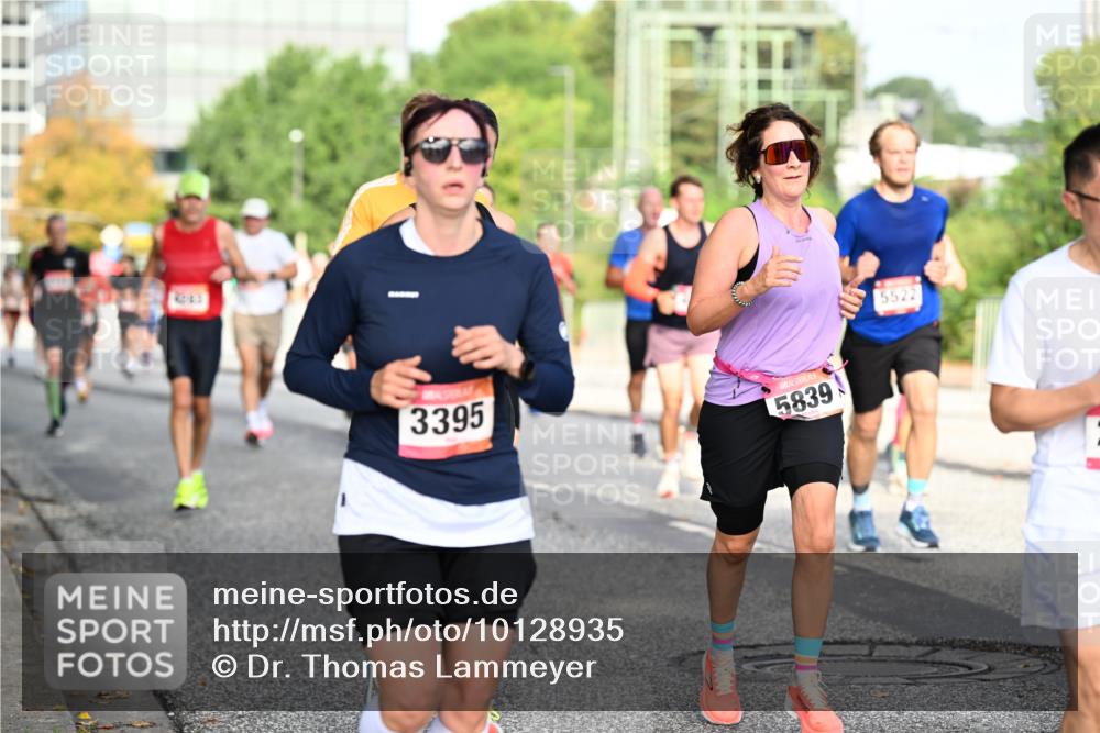 06.09.2026 - CURREX Alsterlauf Dr. Thomas Lammeyer http://msf.ph/oto/10128935 06.09.2026 09:50:02 Laufen 4243, 3395, 5839, 5522 meine-sportfotos.de