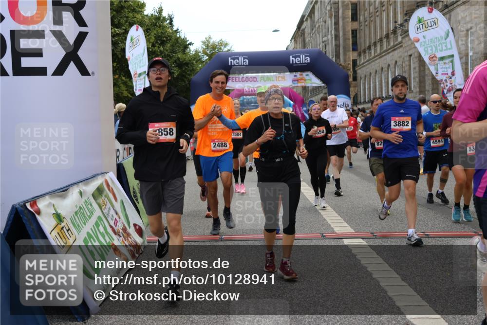 06.09.2026 - CURREX Alsterlauf Strokosch-Dieckow http://msf.ph/oto/10128941 06.09.2026 10:02:35 Ziel 2135, 2304, 2486, 2488, 2886, 3028, 3042, 3062, 3089, 3532, 3584, 3790, 3858, 3882, 4173, 4285, 4325, 4550, 4594, 4624, 5379, 5517, 5908, 6152, 6174, 6203, 6431, 8268, 8331 meine-sportfotos.de