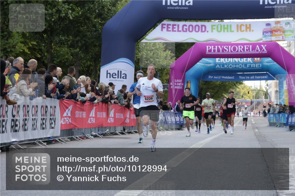 06.09.2026 - CURREX Alsterlauf Yannick Fuchs http://msf.ph/oto/10128994 06.09.2026 09:37:21 Ziel 2735, 6008, 6057, 6226 meine-sportfotos.de