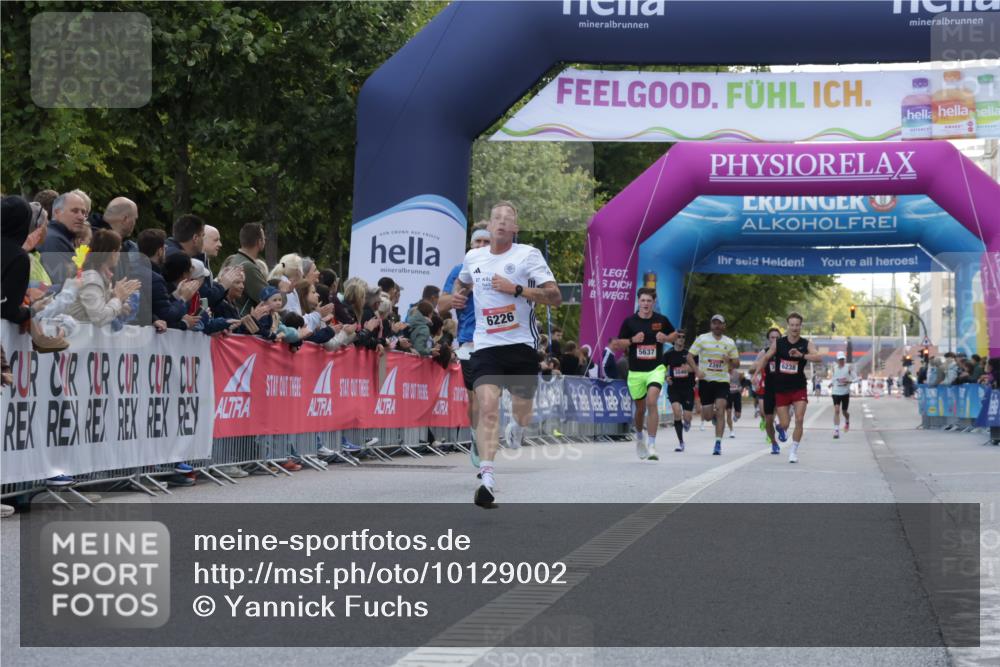 06.09.2026 - CURREX Alsterlauf Yannick Fuchs http://msf.ph/oto/10129002 06.09.2026 09:37:21 Ziel 2735, 6008, 6057, 6226 meine-sportfotos.de