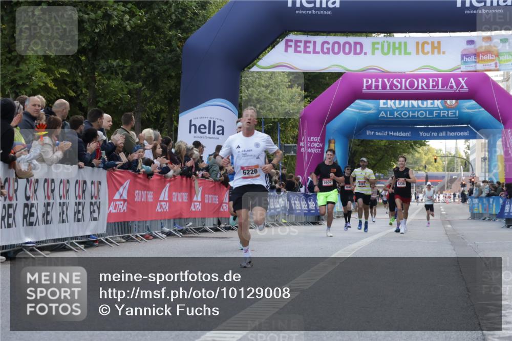 06.09.2026 - CURREX Alsterlauf Yannick Fuchs http://msf.ph/oto/10129008 06.09.2026 09:37:21 Ziel 2735, 6008, 6057, 6226 meine-sportfotos.de