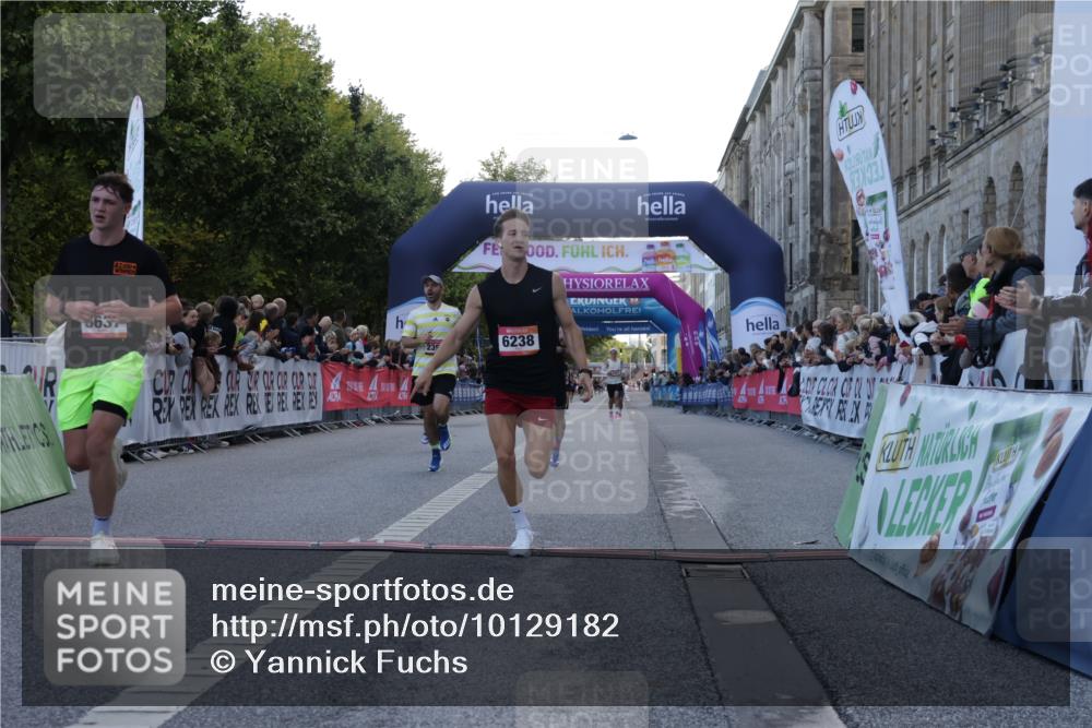 06.09.2026 - CURREX Alsterlauf Yannick Fuchs http://msf.ph/oto/10129182 06.09.2026 09:37:28 Ziel 2391, 2735, 3040, 3809, 5637, 6057, 6226, 6238 meine-sportfotos.de