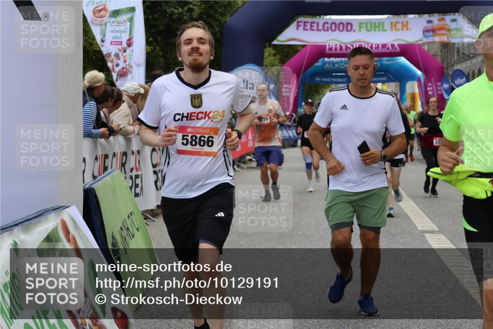 06.09.2026 - CURREX Alsterlauf Strokosch-Dieckow http://msf.ph/oto/10129191 06.09.2026 10:02:56 Ziel 2500, 2687, 3338, 3721, 3909, 4345, 4348, 4474, 4475, 4730, 5190, 5366, 5465, 5659, 5771, 5780, 5865, 5866, 6398, 8282 meine-sportfotos.de