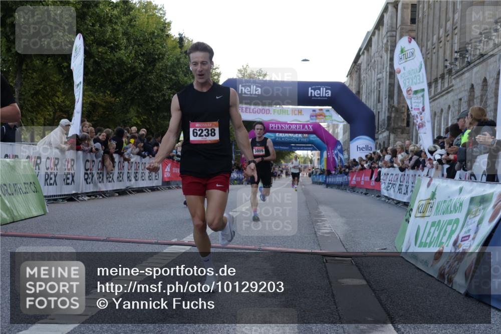 06.09.2026 - CURREX Alsterlauf Yannick Fuchs http://msf.ph/oto/10129203 06.09.2026 09:37:29 Ziel 2391, 3040, 3809, 5637, 6057, 6226, 6238 meine-sportfotos.de