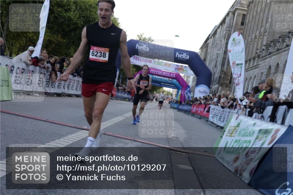06.09.2026 - CURREX Alsterlauf Yannick Fuchs http://msf.ph/oto/10129207 06.09.2026 09:37:29 Ziel 2391, 3040, 3809, 5637, 6057, 6226, 6238 meine-sportfotos.de
