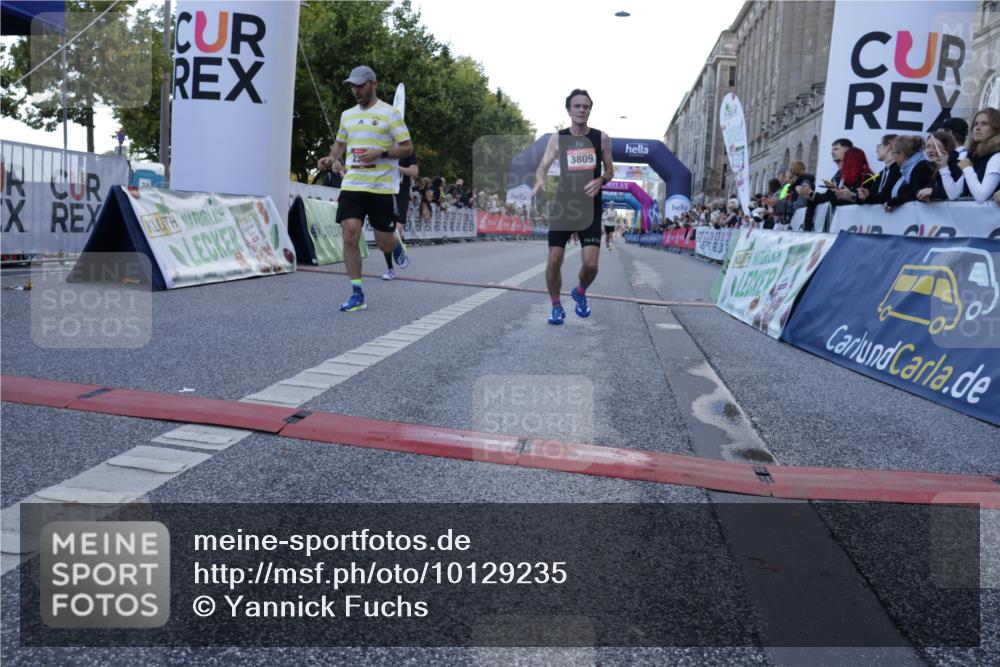 06.09.2026 - CURREX Alsterlauf Yannick Fuchs http://msf.ph/oto/10129235 06.09.2026 09:37:31 Ziel 2021, 2391, 3040, 3809, 4625, 5637, 6057, 6226, 6238 meine-sportfotos.de