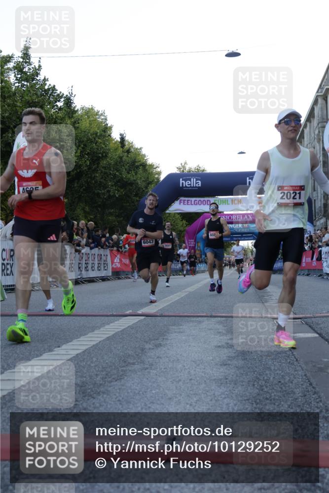 06.09.2026 - CURREX Alsterlauf Yannick Fuchs http://msf.ph/oto/10129252 06.09.2026 09:37:36 Ziel 2021, 2391, 3040, 3809, 4625, 5374, 5637, 5641, 6043, 6238, 6494, 8084 meine-sportfotos.de