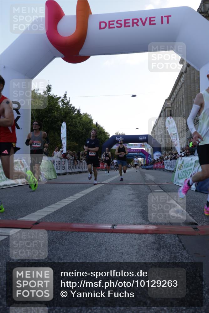 06.09.2026 - CURREX Alsterlauf Yannick Fuchs http://msf.ph/oto/10129263 06.09.2026 09:37:37 Ziel 2021, 2391, 3040, 3809, 4201, 4625, 5374, 5641, 6043, 6494, 8084 meine-sportfotos.de