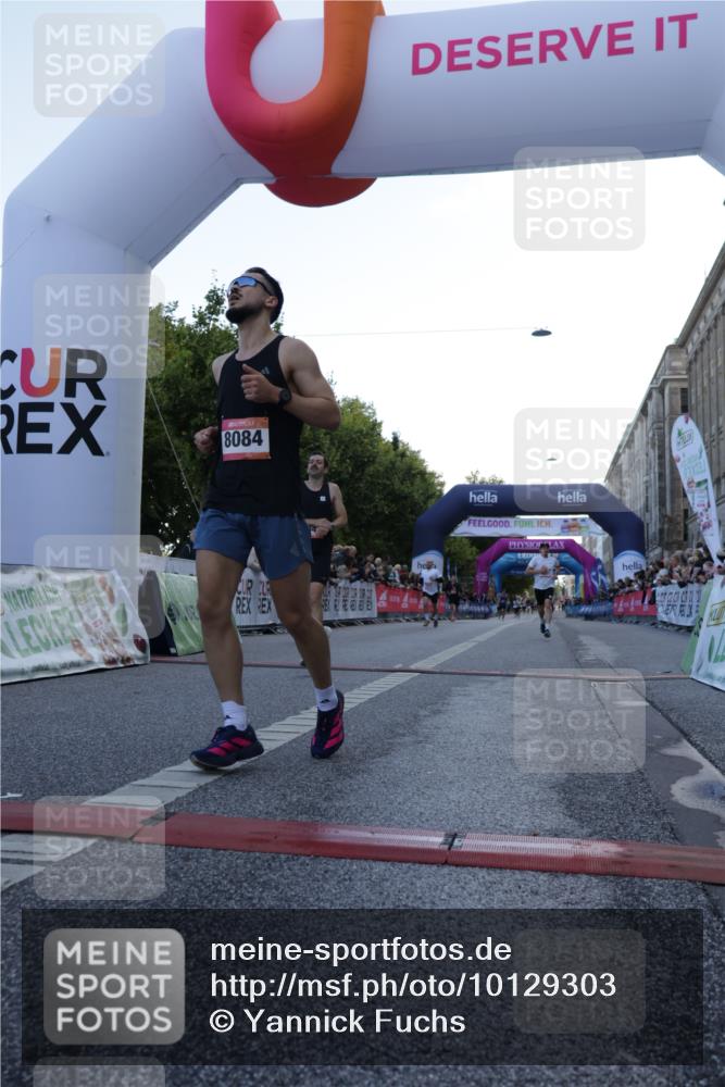 06.09.2026 - CURREX Alsterlauf Yannick Fuchs http://msf.ph/oto/10129303 06.09.2026 09:37:39 Ziel 2021, 3040, 4201, 4625, 5024, 5374, 5641, 6043, 6494, 8084 meine-sportfotos.de