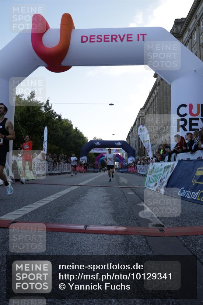 06.09.2026 - CURREX Alsterlauf Yannick Fuchs http://msf.ph/oto/10129341 06.09.2026 09:37:40 Ziel 2021, 4201, 4625, 5024, 5374, 5641, 6043, 6494, 8084 meine-sportfotos.de