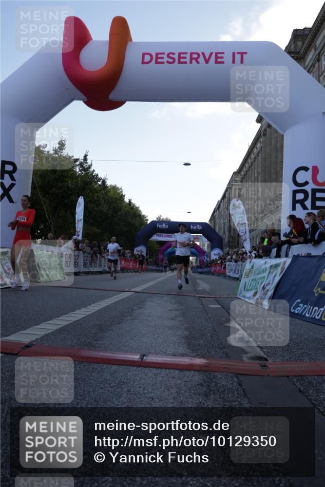 06.09.2026 - CURREX Alsterlauf Yannick Fuchs http://msf.ph/oto/10129350 06.09.2026 09:37:40 Ziel 2021, 4201, 4625, 5024, 5374, 5641, 6043, 6494, 8084 meine-sportfotos.de