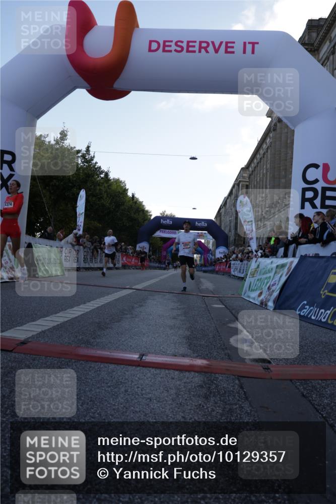 06.09.2026 - CURREX Alsterlauf Yannick Fuchs http://msf.ph/oto/10129357 06.09.2026 09:37:41 Ziel 2021, 4201, 4625, 5024, 5374, 5641, 6043, 6494, 8084 meine-sportfotos.de