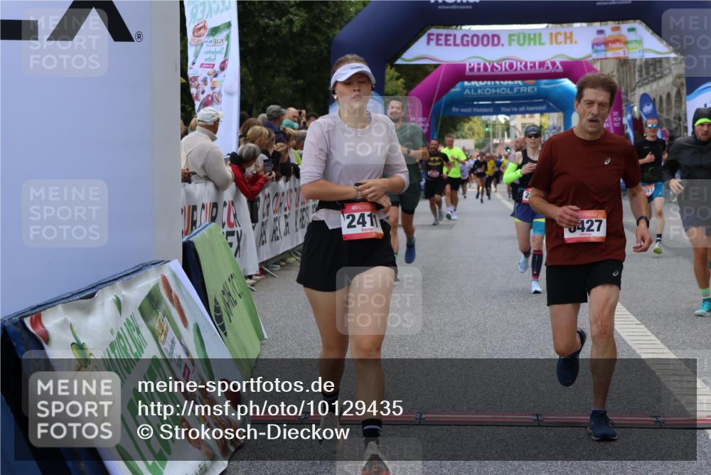 06.09.2026 - CURREX Alsterlauf Strokosch-Dieckow http://msf.ph/oto/10129435 06.09.2026 09:50:31 Ziel 2411, 2453, 2506, 2878, 2937, 3044, 4568, 4755, 4840, 4897, 5299, 5631, 5946, 6427, 8156 meine-sportfotos.de