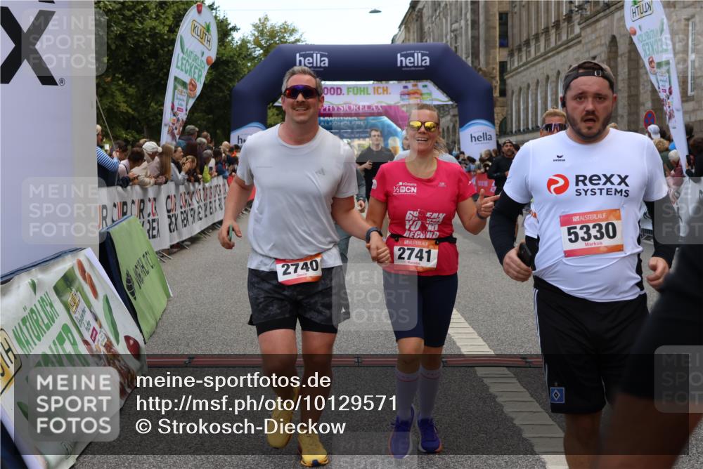 06.09.2026 - CURREX Alsterlauf Strokosch-Dieckow http://msf.ph/oto/10129571 06.09.2026 10:03:29 Ziel 2280, 2323, 2334, 2447, 2522, 2740, 2741, 2820, 3227, 3252, 3367, 3625, 3874, 4777, 5330, 5360, 5408, 5461, 5651, 6290, 6345, 6355, 8022, 8150, 8279 meine-sportfotos.de
