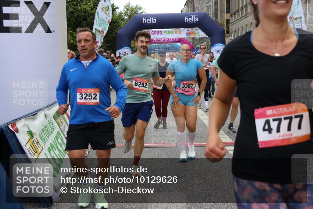 06.09.2026 - CURREX Alsterlauf Strokosch-Dieckow http://msf.ph/oto/10129626 06.09.2026 10:03:35 Ziel 2447, 2448, 2501, 2629, 2630, 2740, 2741, 2820, 2869, 3227, 3252, 3367, 3756, 4777, 5087, 5360, 5408, 5461, 6290, 6292, 6344, 8022, 8263, 8279, 8315, 8323 meine-sportfotos.de
