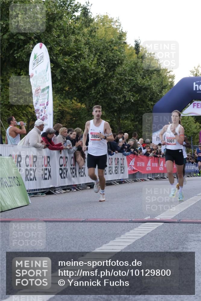 06.09.2026 - CURREX Alsterlauf Yannick Fuchs http://msf.ph/oto/10129800 06.09.2026 09:37:53 Ziel 2802, 3382, 5441, 5671, 6001, 6300 meine-sportfotos.de