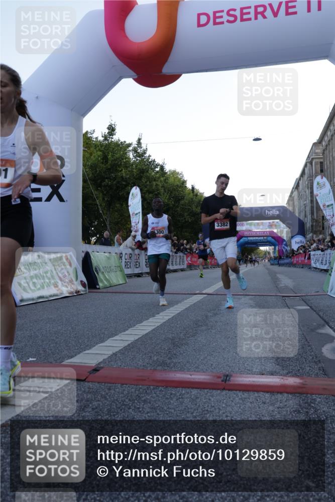 06.09.2026 - CURREX Alsterlauf Yannick Fuchs http://msf.ph/oto/10129859 06.09.2026 09:37:56 Ziel 2802, 3382, 5671, 6001, 6300, 8011 meine-sportfotos.de