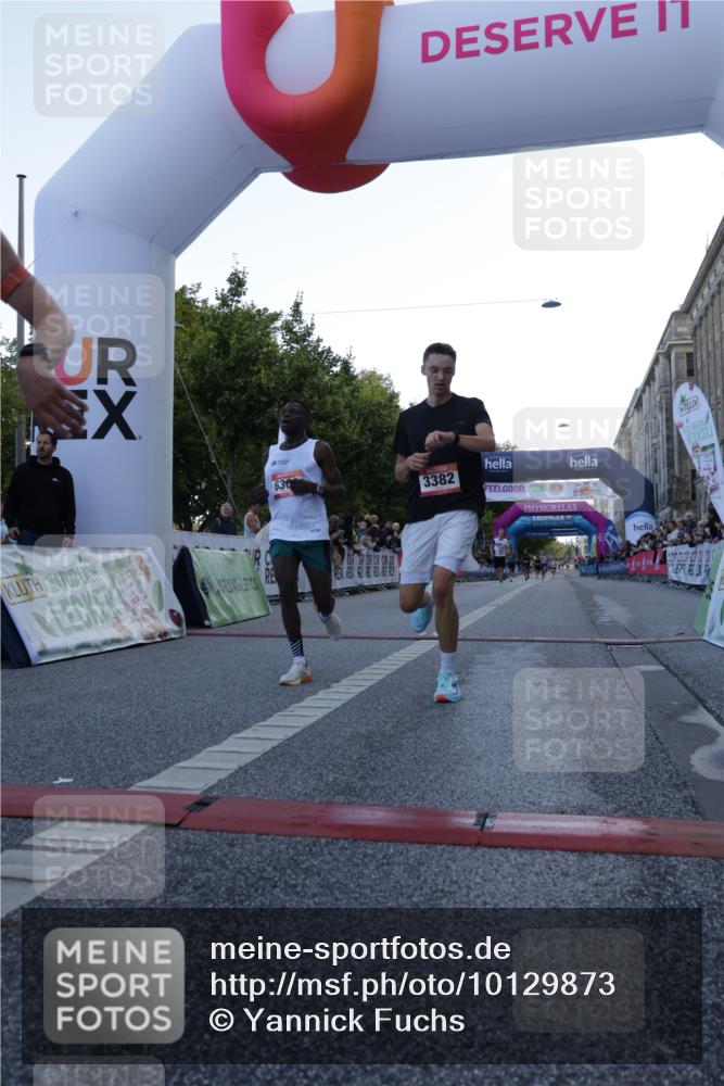 06.09.2026 - CURREX Alsterlauf Yannick Fuchs http://msf.ph/oto/10129873 06.09.2026 09:37:56 Ziel 2802, 3382, 5671, 6001, 6300, 8011 meine-sportfotos.de
