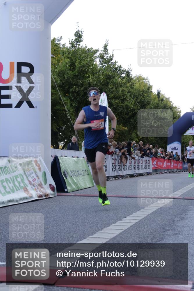 06.09.2026 - CURREX Alsterlauf Yannick Fuchs http://msf.ph/oto/10129939 06.09.2026 09:37:58 Ziel 2802, 3382, 5901, 6001, 6300, 8011 meine-sportfotos.de