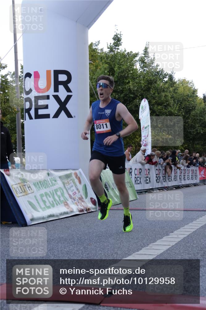 06.09.2026 - CURREX Alsterlauf Yannick Fuchs http://msf.ph/oto/10129958 06.09.2026 09:37:58 Ziel 2802, 3382, 5901, 6001, 6300, 8011 meine-sportfotos.de