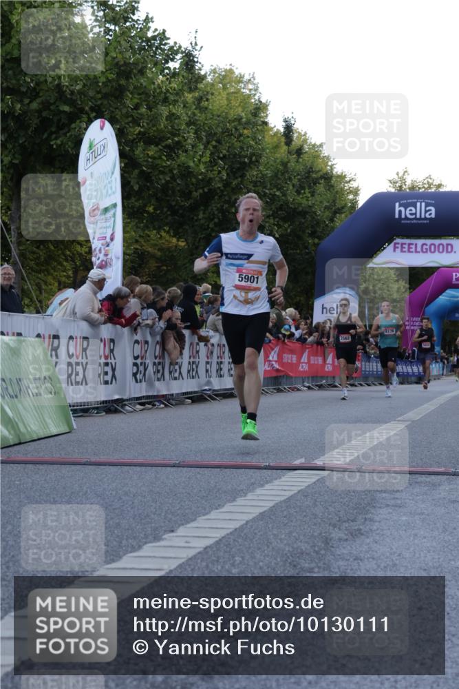06.09.2026 - CURREX Alsterlauf Yannick Fuchs http://msf.ph/oto/10130111 06.09.2026 09:38:01 Ziel 2562, 2802, 3382, 4176, 5901, 6001, 6300, 8011 meine-sportfotos.de